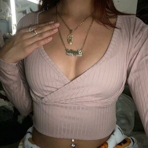 light pink cropped long sleeve shirt🎀